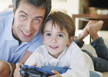 خانواده و بازی کردن کودکان